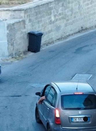 BIDONI DELLA SPAZZATURA DAPPERTUTTO